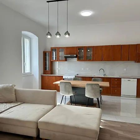 Luna Core Apartment